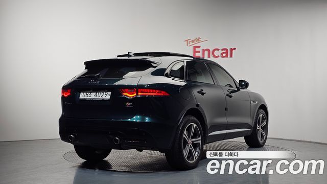 Jaguar F-PACE 2017 — photo 2