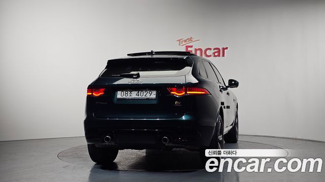 Jaguar F-PACE 2017 — photo 4
