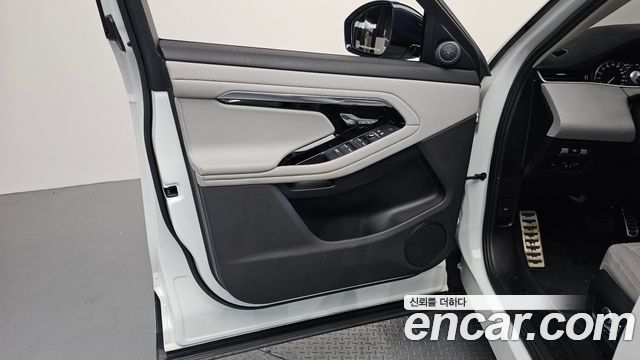 Land Rover Range Rover Evoque 2022 — photo 14