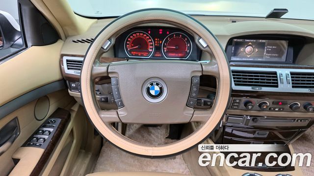 BMW 7-Series 2004 — photo 13