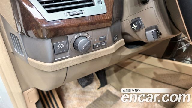 BMW 7-Series 2004 — photo 16