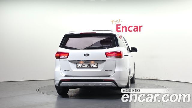 Kia Canival 2016 — photo 4