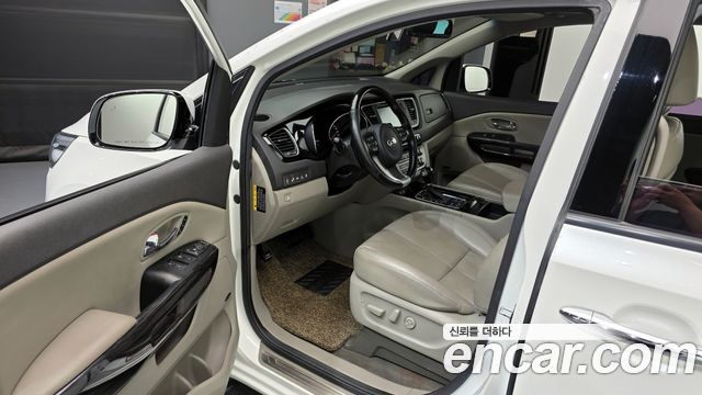 Kia Canival 2016 — photo 13