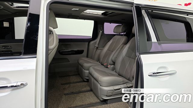 Kia Canival 2016 — photo 17
