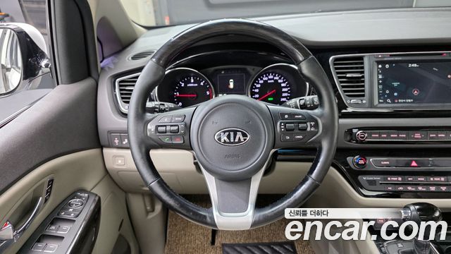Kia Canival 2016 — photo 19