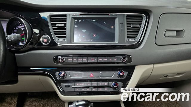 Kia Canival 2016 — photo 24