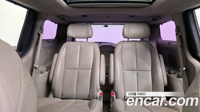 Kia Canival 2016 — photo 16