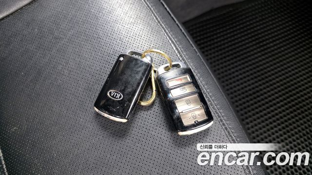Kia K7 2014 — photo 21