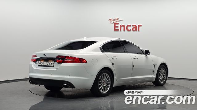 Jaguar XF 2014 — photo 2