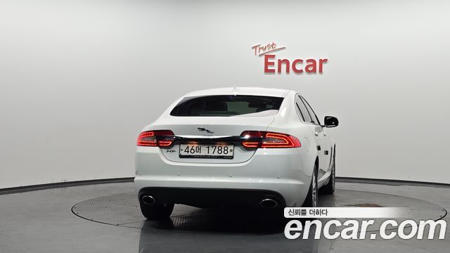 Jaguar XF 2014 — photo 4