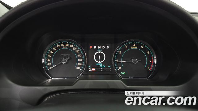 Jaguar XF 2014 — photo 11