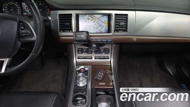 Jaguar XF 2014 — photo 21