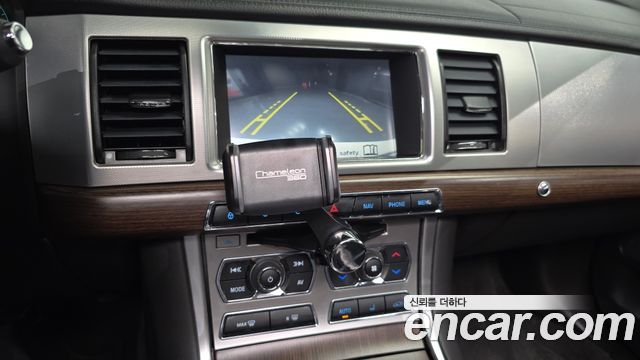 Jaguar XF 2014 — photo 22
