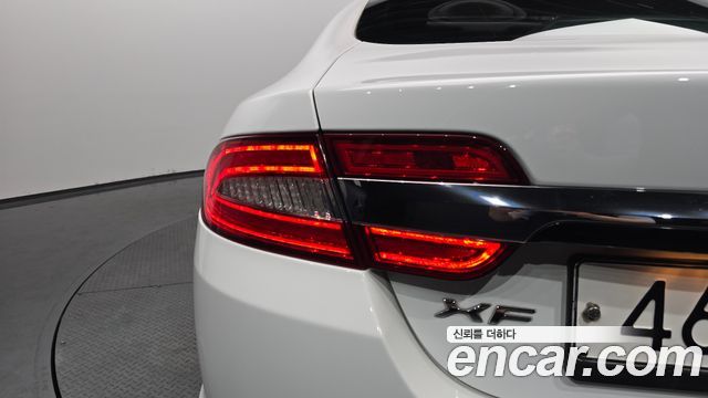 Jaguar XF 2014 — photo 9