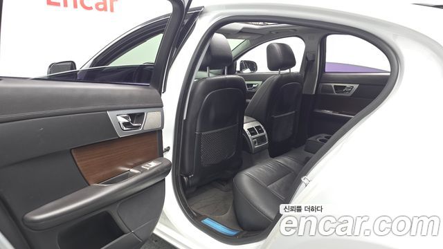 Jaguar XF 2014 — photo 16