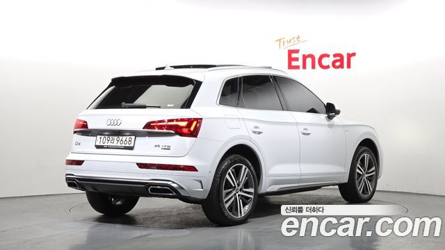 Audi Q5 2022 — photo 2