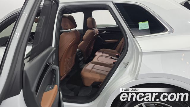 Audi Q5 2022 — photo 11