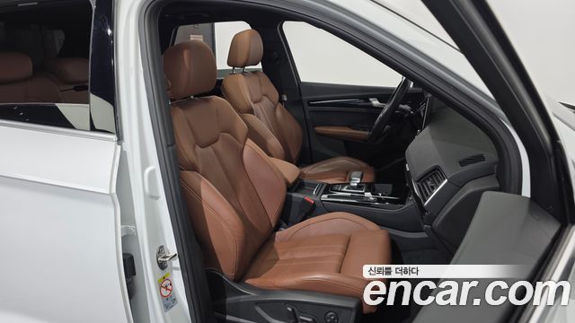 Audi Q5 2022 — photo 12