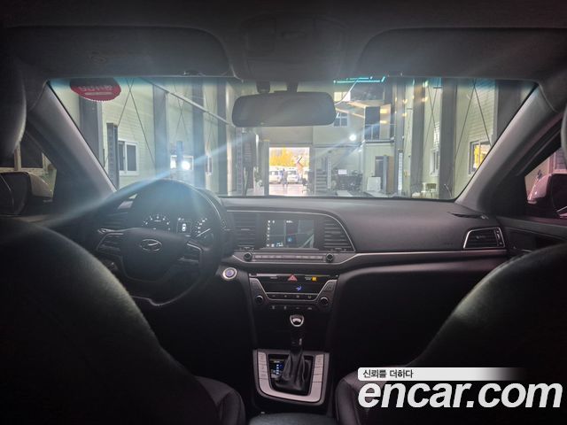 Hyundai AVANTE 2017 — photo 17