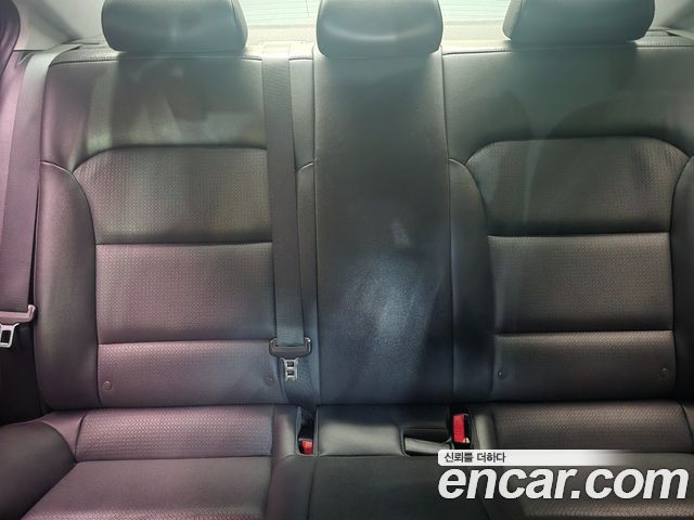 Hyundai AVANTE 2017 — photo 18