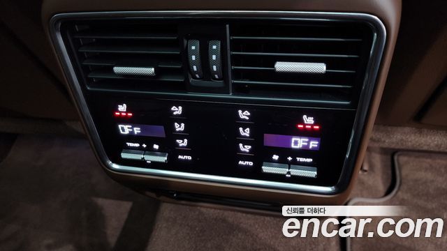 Porsche Cayenne 2023 — photo 24