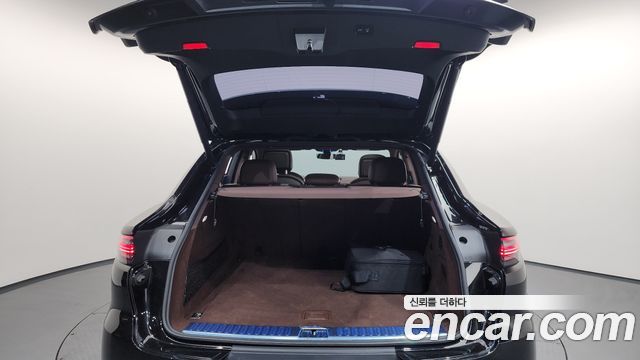 Porsche Cayenne 2023 — photo 26