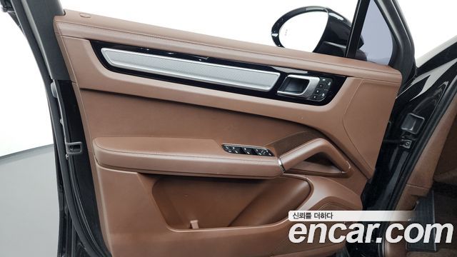 Porsche Cayenne 2023 — photo 14