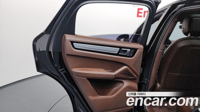 Porsche Cayenne 2023 — photo 15