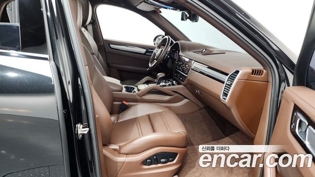 Porsche Cayenne 2023 — photo 16