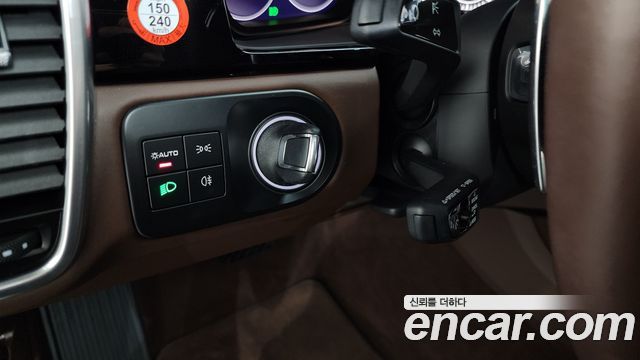 Porsche Cayenne 2023 — photo 28