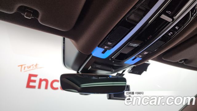 Porsche Cayenne 2023 — photo 32