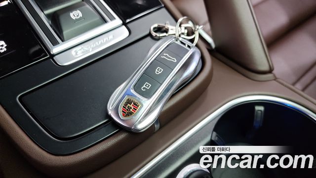 Porsche Cayenne 2023 — photo 33