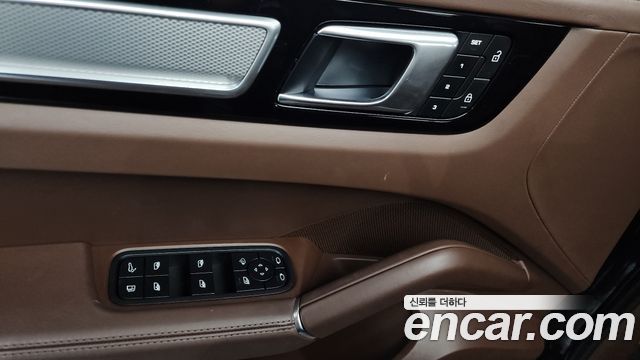 Porsche Cayenne 2023 — photo 34