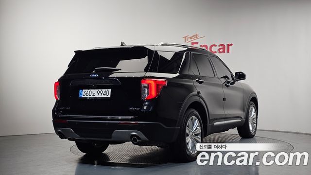 Ford Explorer 2022 — photo 2