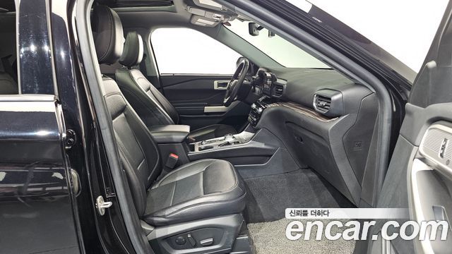 Ford Explorer 2022 — photo 17