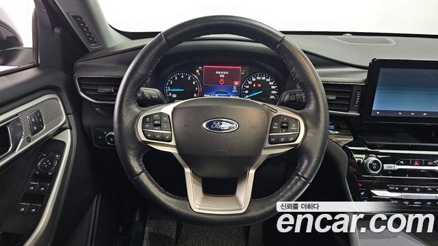 Ford Explorer 2022 — photo 18