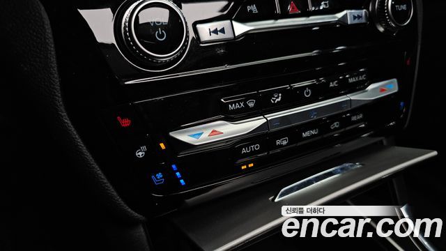 Ford Explorer 2022 — photo 36