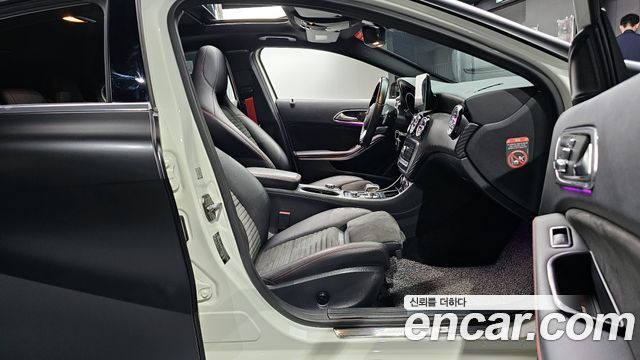 Mercedes-Benz A-Class 2017 — photo 17