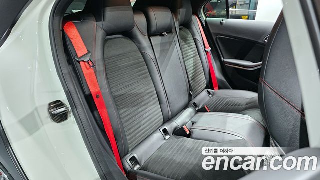 Mercedes-Benz A-Class 2017 — photo 18