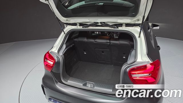 Mercedes-Benz A-Class 2017 — photo 26