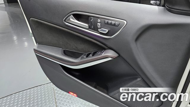 Mercedes-Benz A-Class 2017 — photo 14