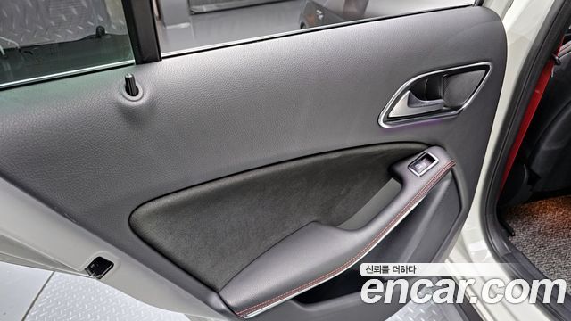 Mercedes-Benz A-Class 2017 — photo 15