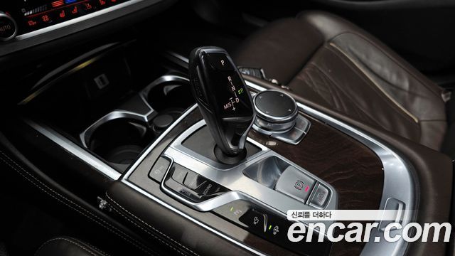 BMW 7-Series 2016 — photo 9