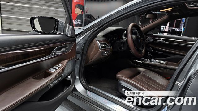 BMW 7-Series 2016 — photo 10