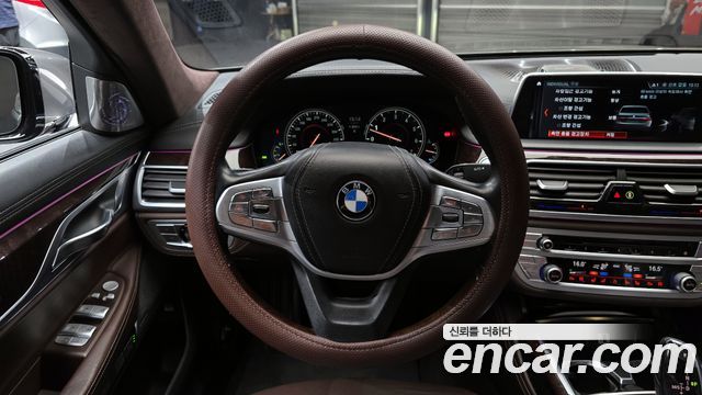 BMW 7-Series 2016 — photo 13