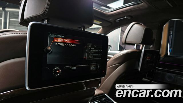 BMW 7-Series 2016 — photo 17