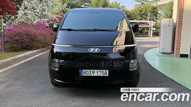 Hyundai Staria 2025 — photo 1