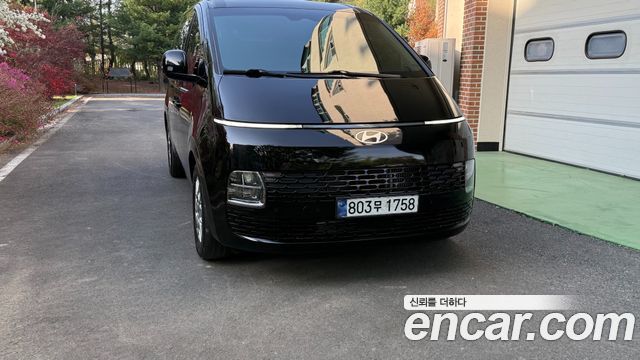 Hyundai Staria 2025 — photo 2