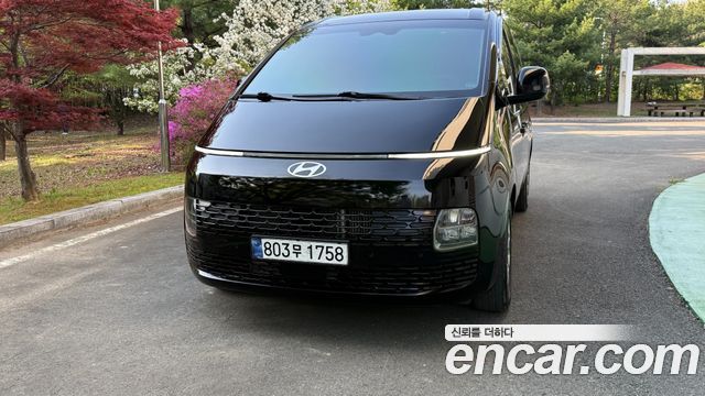 Hyundai Staria 2025 — photo 3