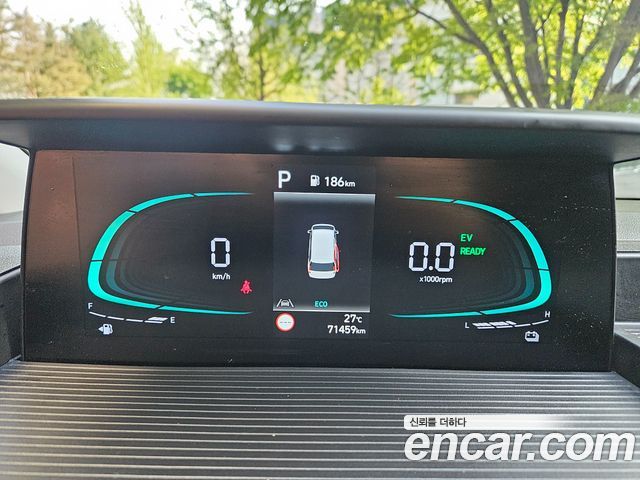 Hyundai Staria 2025 — photo 8